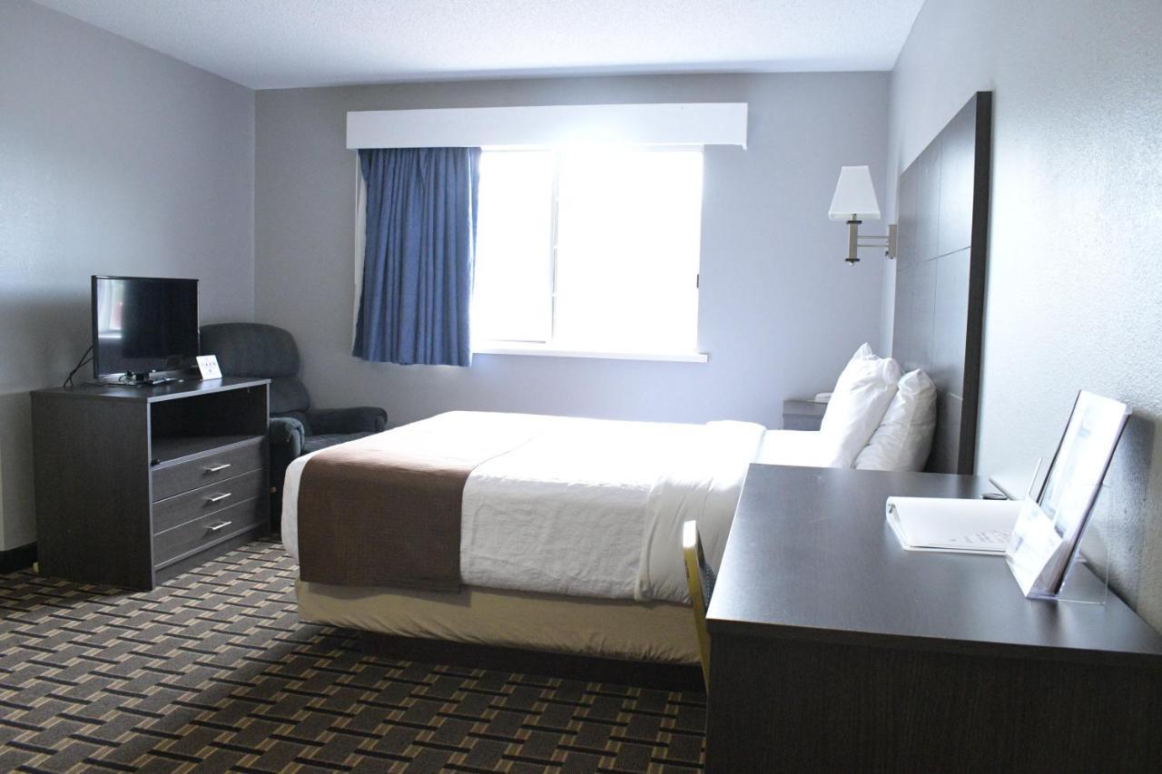 Adams Inn And Suites Екстер'єр фото