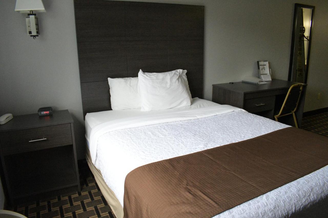 Adams Inn And Suites Екстер'єр фото