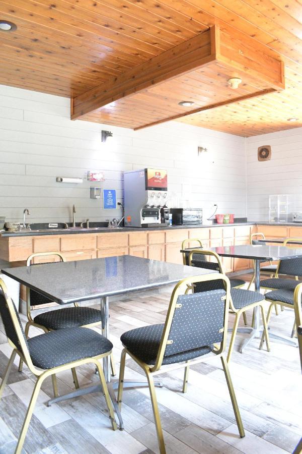 Adams Inn And Suites Екстер'єр фото