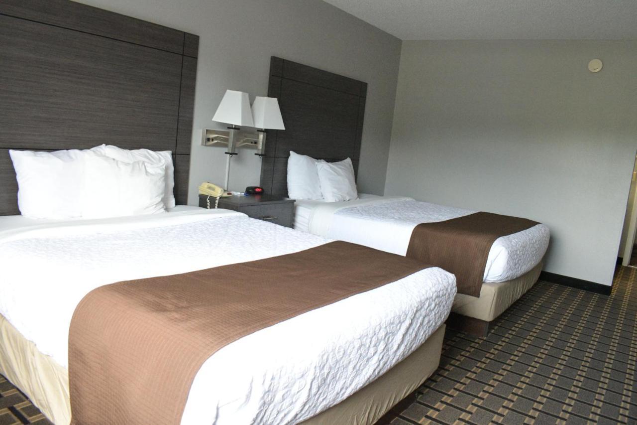 Adams Inn And Suites Екстер'єр фото