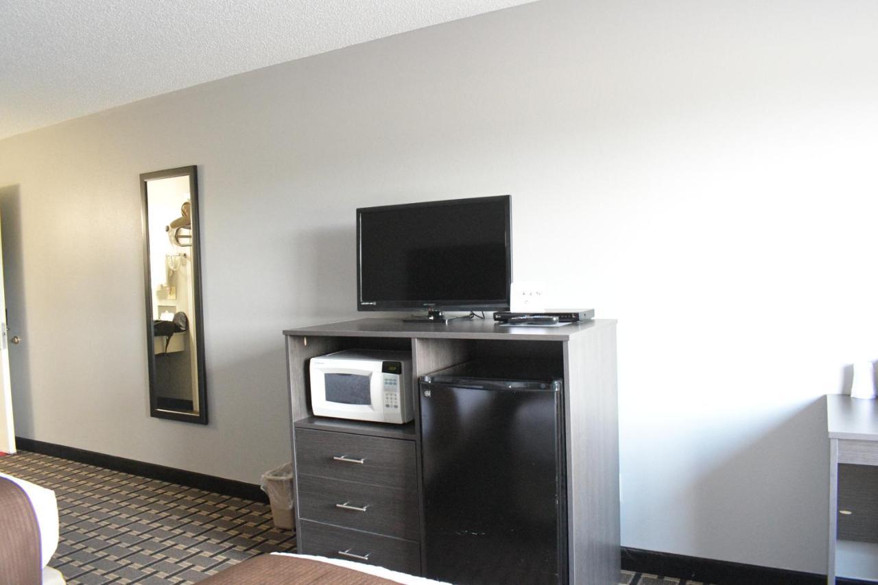 Adams Inn And Suites Екстер'єр фото