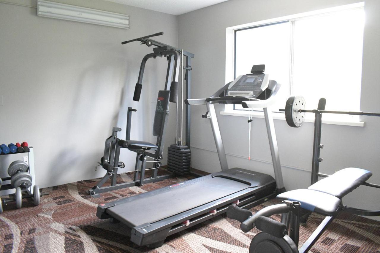 Adams Inn And Suites Екстер'єр фото