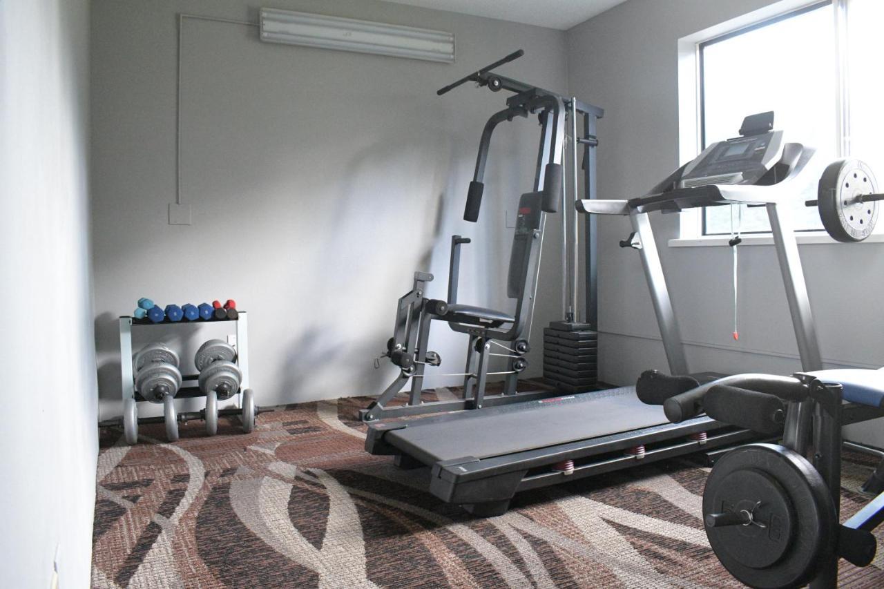 Adams Inn And Suites Екстер'єр фото
