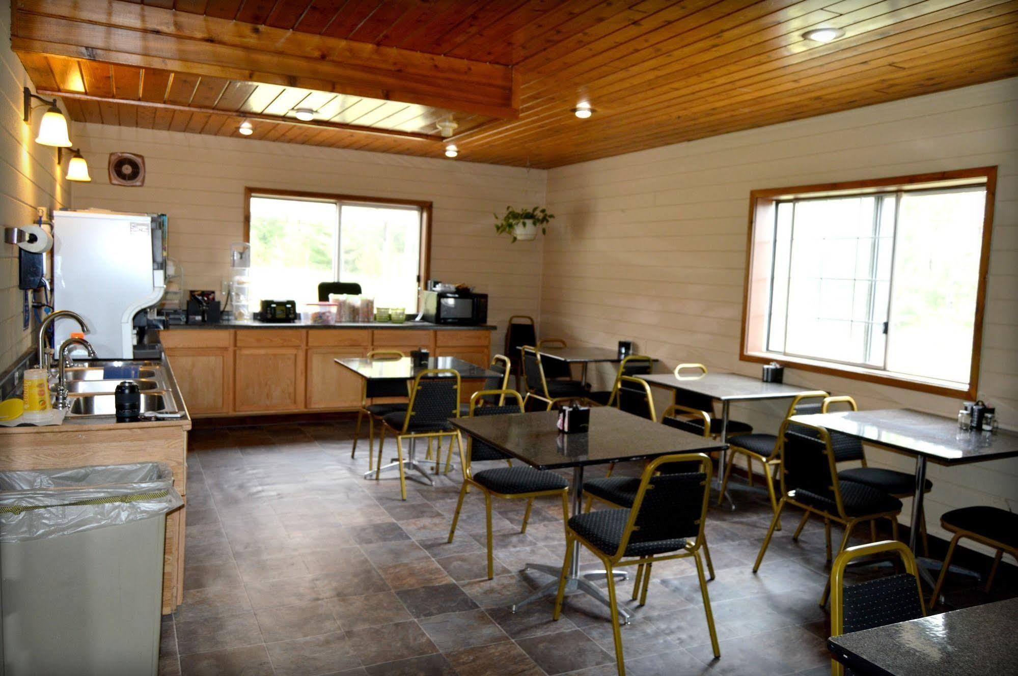 Adams Inn And Suites Екстер'єр фото