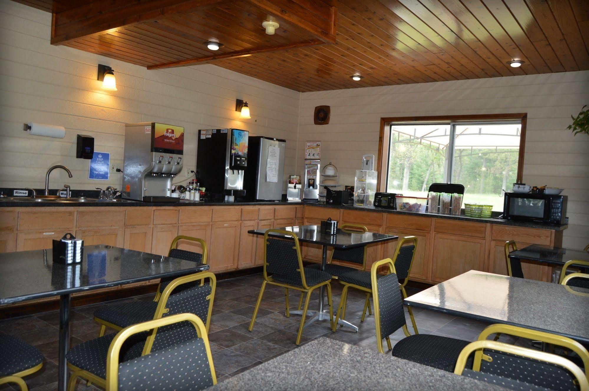 Adams Inn And Suites Екстер'єр фото