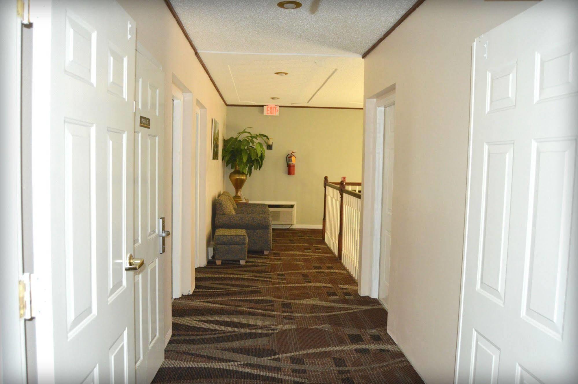 Adams Inn And Suites Екстер'єр фото