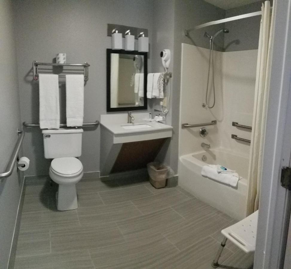Adams Inn And Suites Екстер'єр фото