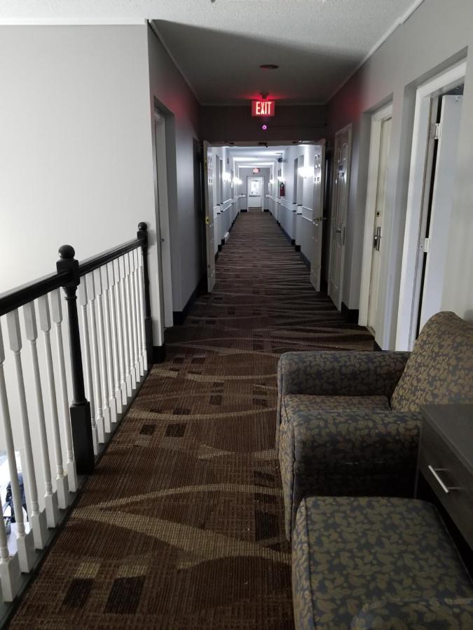 Adams Inn And Suites Екстер'єр фото