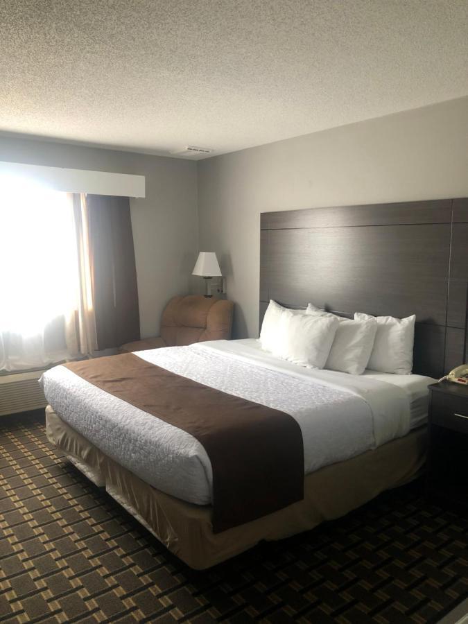Adams Inn And Suites Екстер'єр фото