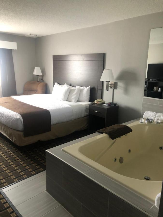 Adams Inn And Suites Екстер'єр фото