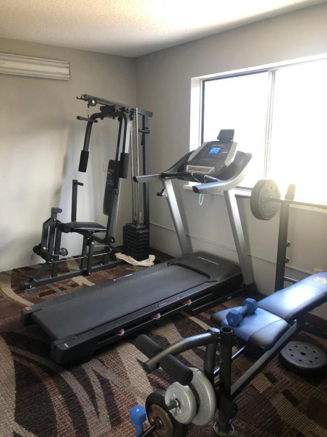 Adams Inn And Suites Екстер'єр фото