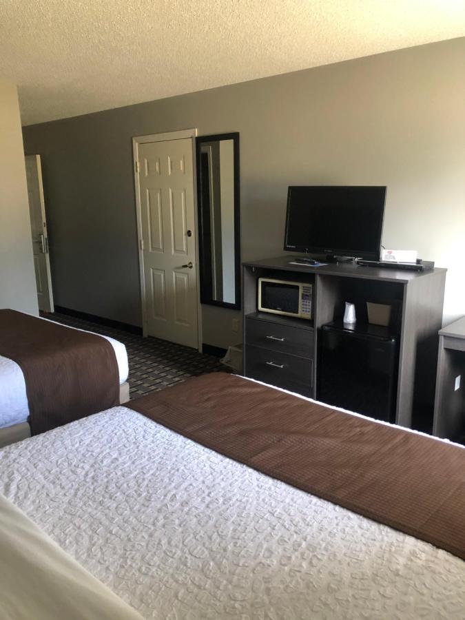 Adams Inn And Suites Екстер'єр фото