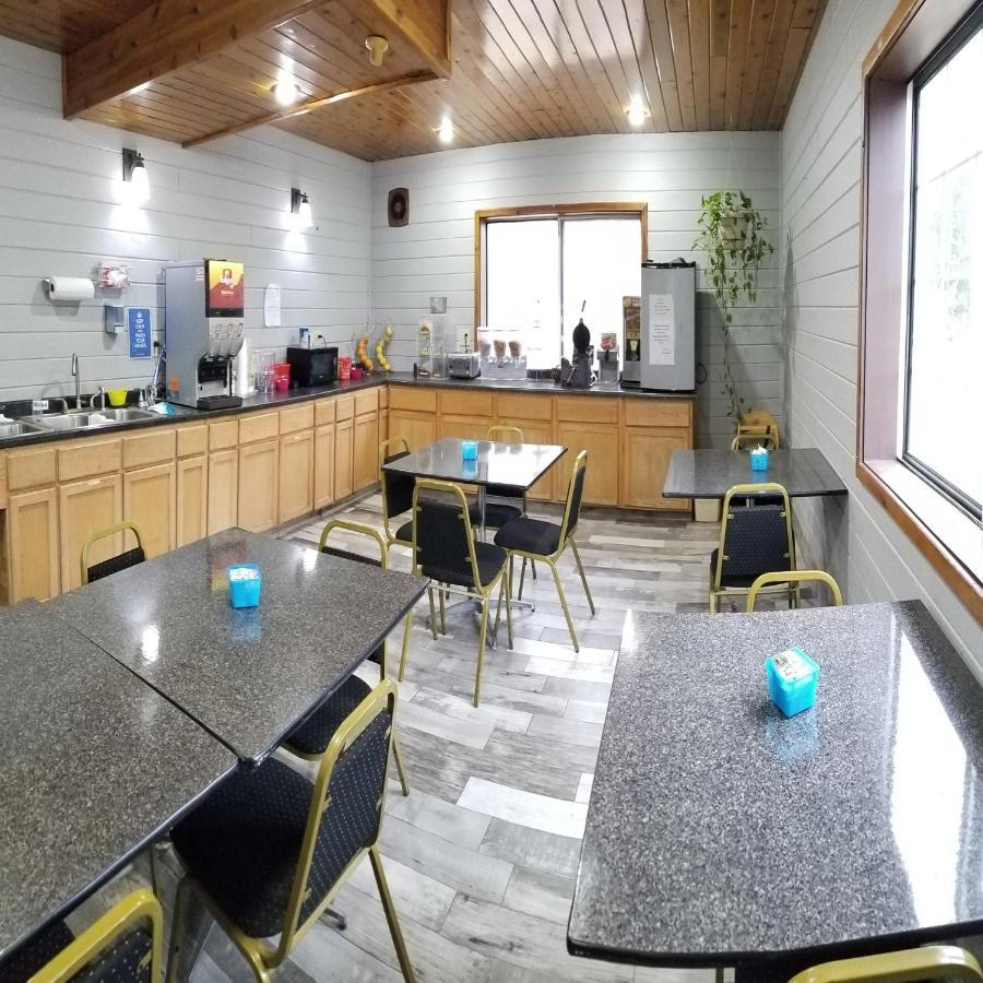 Adams Inn And Suites Екстер'єр фото